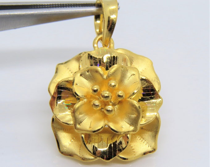 Vintage 24K 999 Pure Gold Flower Pendant.