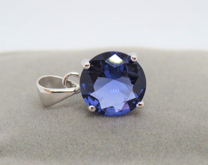 Sterling Silver Round cut Tanzanite Pendant 10MM