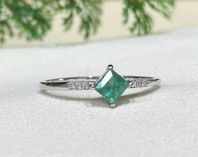 Vintage 14K Solid White Gold Natural Emerald & Diamond Ring Size 7.25