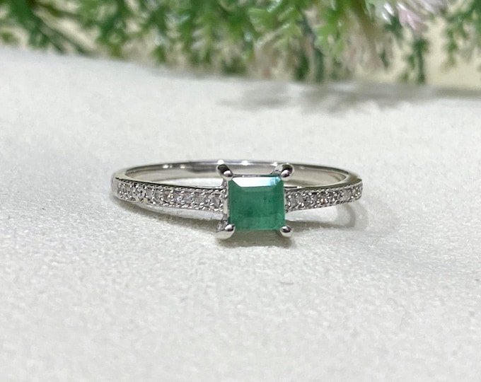 Vintage 14K Solid White Gold Natural Emerald & Diamond Ring Size 7