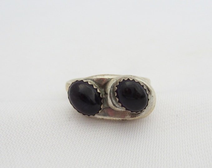 Vintage Modernist sterling silver Natural Amethyst Cabochon Ring Size 6
