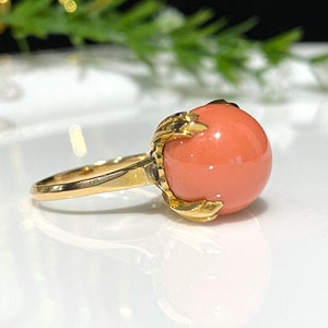 Vintage 18K Solid Yellow Gold Pink Coral Claw Ring Size 8.5