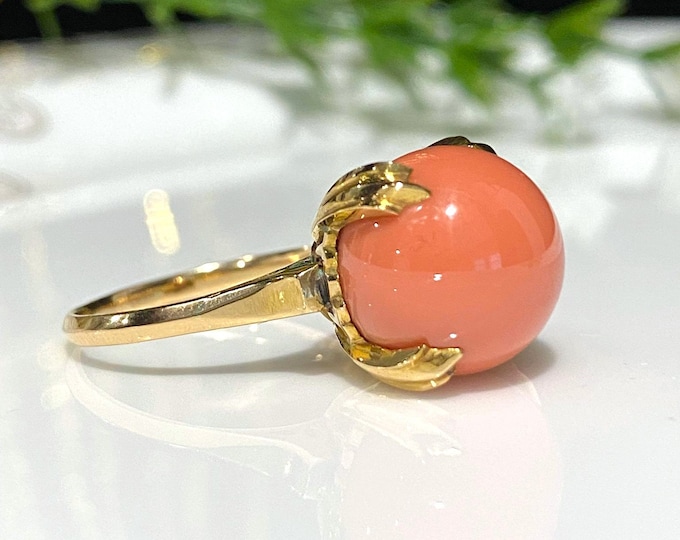 Vintage 18K Solid Yellow Gold Pink Coral Claw Ring Size 8.5