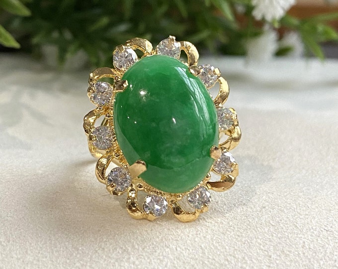 Vintage 18K Solid Yellow Gold Oval Green Jadeite Jade & White Topaz Ring Size 7.5