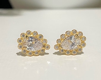 Vintage 14K Solid Yellow Gold White Sapphire Stud Earrings.