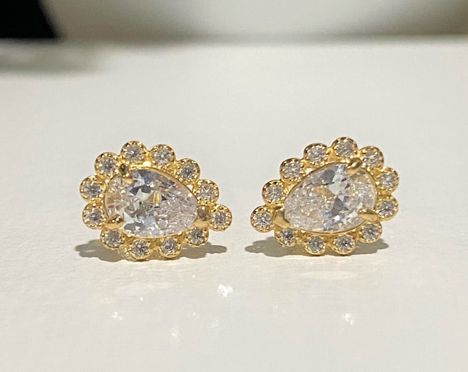 Vintage 14K Solid Yellow Gold White Sapphire Stud Earrings.
