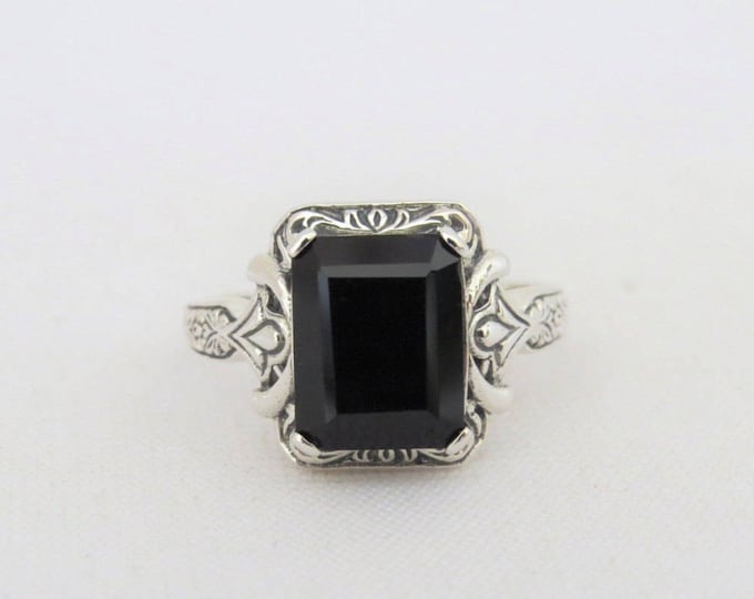 Vintage Sterling Silver Natural Black Onyx Carved Ring Size 6