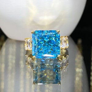 Vintage 15K 610 Solid Yellow Gold London Blue Topaz & White Topaz Ring Size 8.25