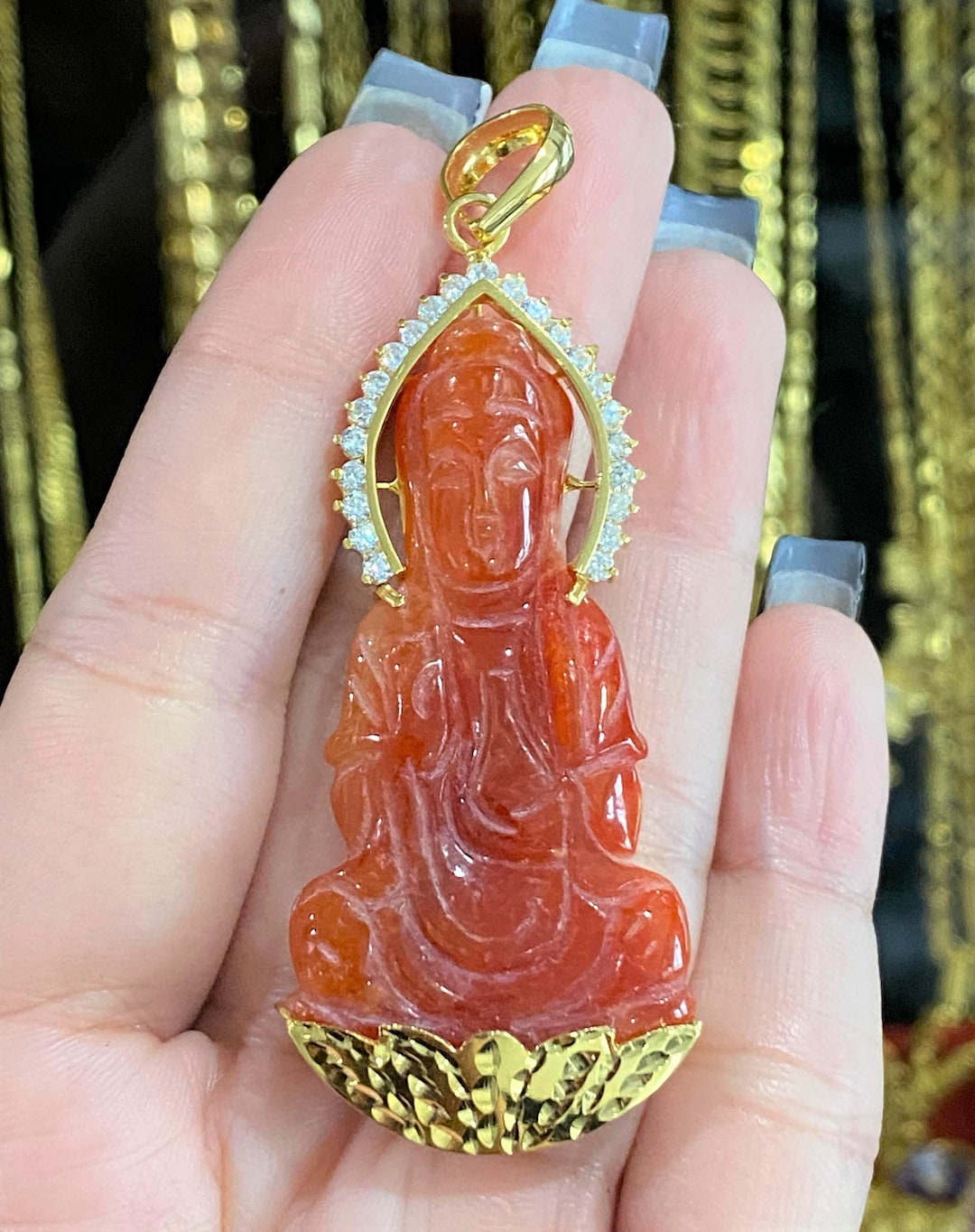 Vintage 18K Solid Yellow Gold Red Jade Jadeite Jade, White Vintage 18K Solid Yellow Gold Red Jade Jadeite Jade, White