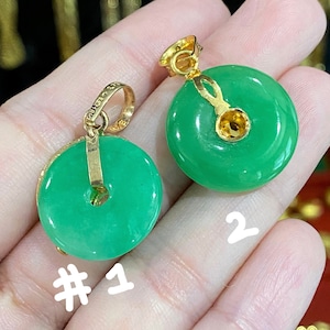 18K Solid Yellow Gold Green Jadeite Jade Donut Circle Vintage Pendant.