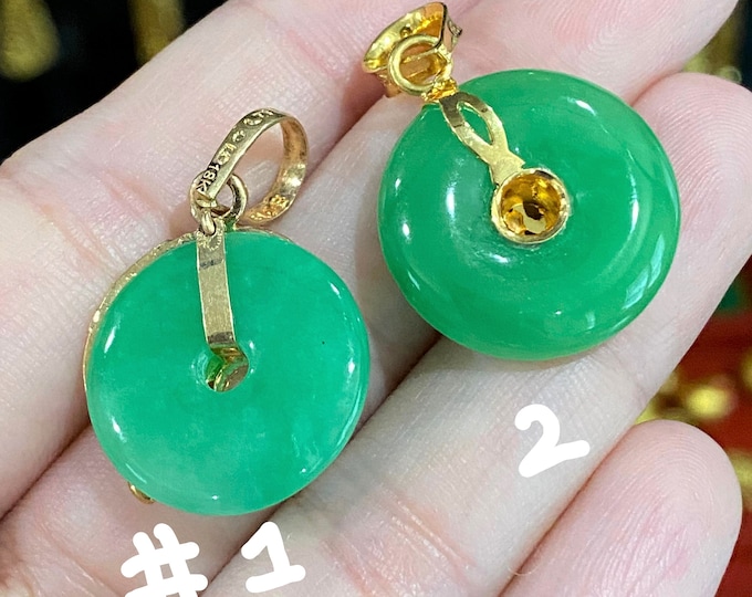 18K Solid Yellow Gold Green Jadeite Jade Donut Circle Vintage Pendant.