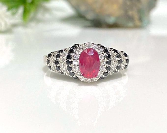 Vintage Sterling Silver Natural Oval cut Ruby, Black Sapphire & White Topaz Ring Size 7
