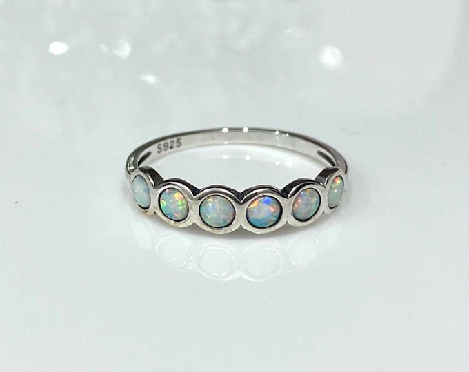 Vintage Sterling Silver Fire Opal Ring.