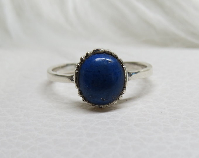 Vintage Sterling Silver Lapis Lazuli Ring.