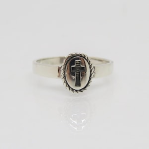 Vintage Sterling Silver Oval Cross Ring Size 7