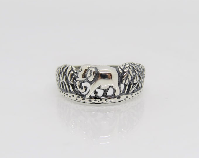 Vintage Sterling Silver Elephant Ring Size 8