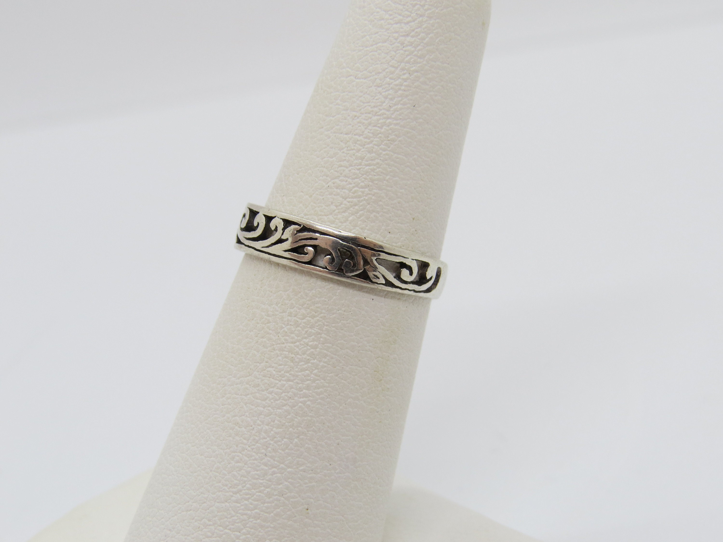 High Polish 925 Sterling Silver Marijuana Leaf Ring – Filigree Rope Band Ring, Size 6
