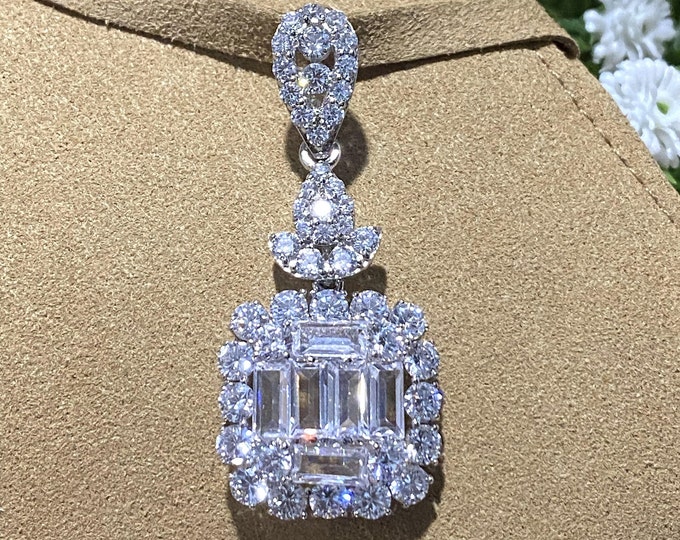 Vintage 18K White Gold White Topaz Pendant.