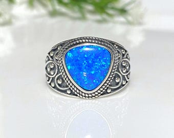 Vintage Sterling Silver Blue Opal Ring.