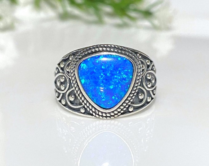 Vintage Sterling Silver Blue Opal Ring.