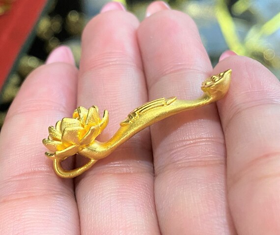 Vintage 24K 9999 Pure Gold Lotus Pendant. - image 3