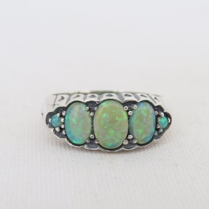 Vintage Sterling Silver Green Opal Dome Ring Size 9