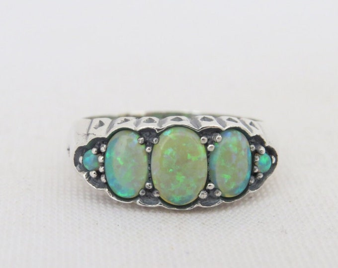 Vintage Sterling Silver Green Opal Dome Ring Size 9