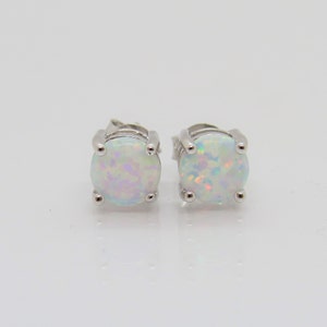 Boucles d'oreilles vintage en argent sterling avec opale blanche de coupe ronde