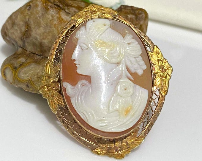 Vintage Victorian Greek shell cameo brooch set in 10k & rose gold 7.7grams