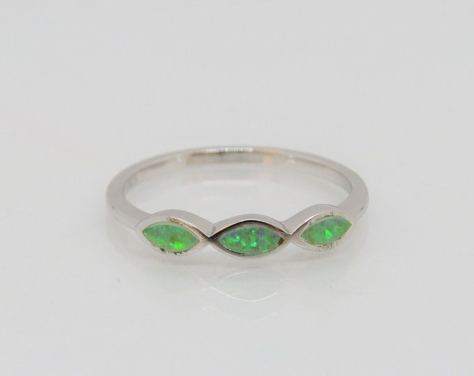 Vintage Sterling Silver Green Opal Ring Size 7