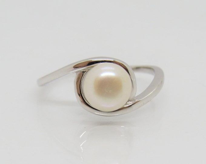 Vintage Sterling Silver White Pearl Swirly Ring Size 7