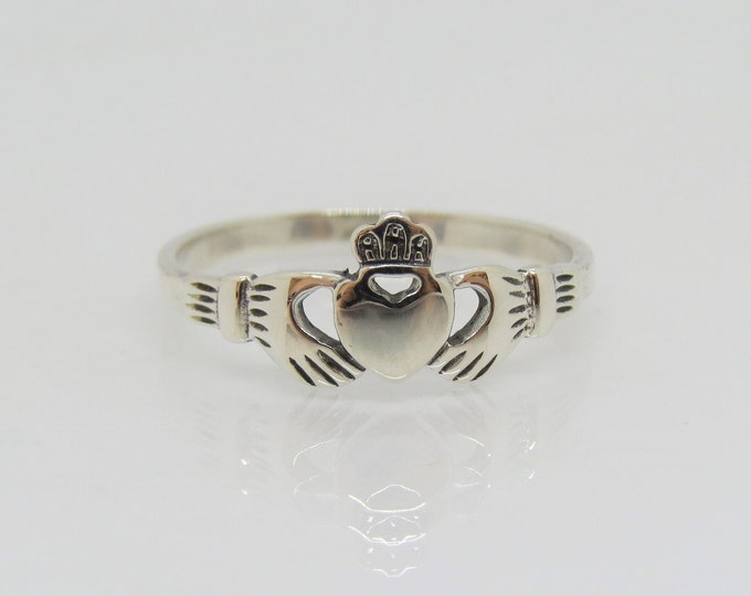 Vintage Sterling Silver Claddagh Ring.