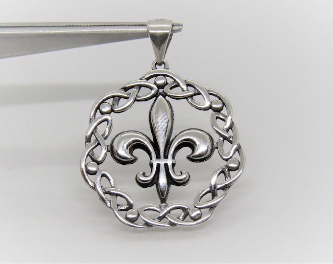 Vintage Sterling Silver Fleur De Lis Pendant