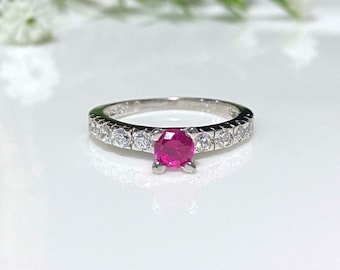 Anillo vintage de plata de ley con rubí, talla 7