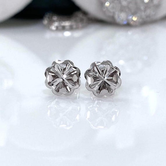 Vintage 18K 750 Solid White Gold Diamond cut Clover Leaf Stud Earrings