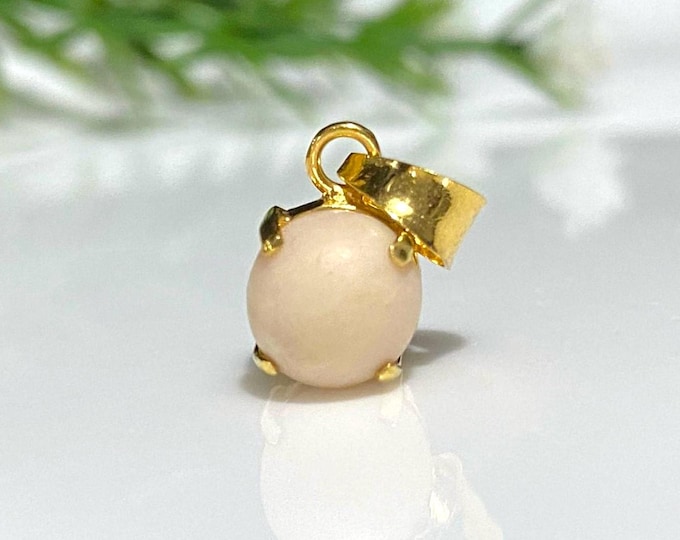 Vintage 14K Solid Gold 3.95ct Natural Light Pink Conch Pearl Pendant.