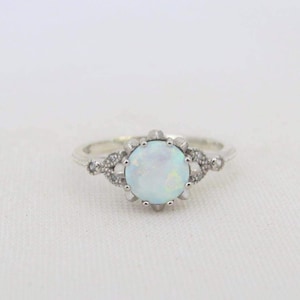Anillo vintage de plata de ley con ópalo blanco y topacio blanco, talla 7