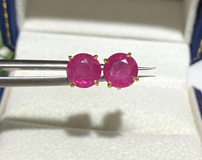 Vintage 15K 610 Solid Yellow Gold 2.80ct Genuine Natural Ruby Earrings.
