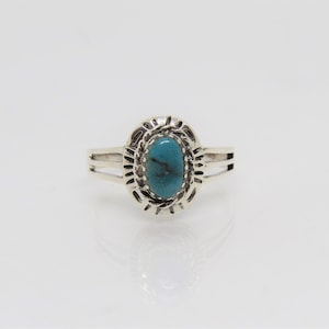 Vintage Southwestern Sterling Silver Turquoise Ring Size 7.75