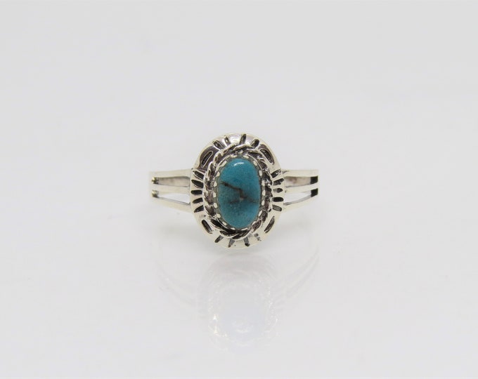 Vintage Southwestern Sterling Silver Turquoise Ring Size 7.75