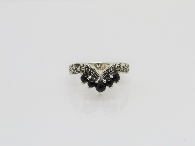 Vintage Sterling Silver Black Onyx /& Marcasite Pointed Ring Size 7