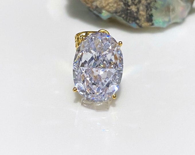 Vintage 15K 610 Solid Gold Oval cut Light Purple White Sapphire Pendant.