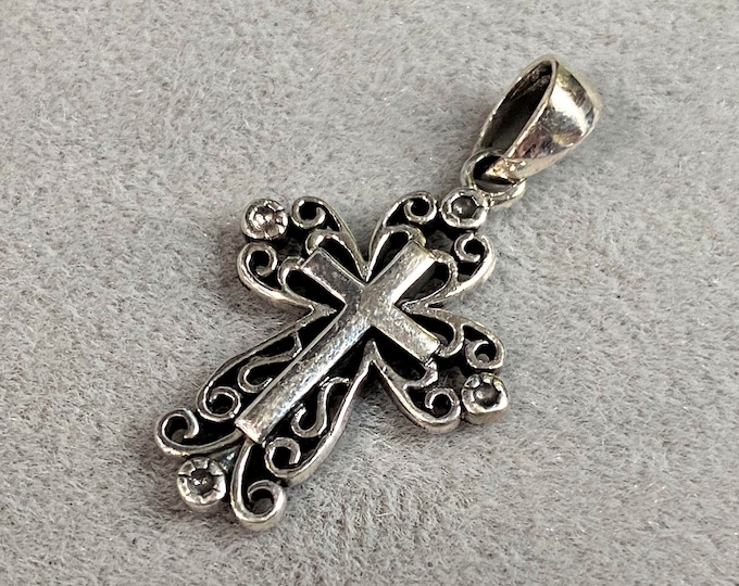 Vintage Sterling Silver Filigree Cross Pendant.