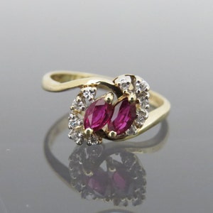 Vintage 14K Solid Yellow Gold Natural Ruby & Diamond Ring Size 6.5