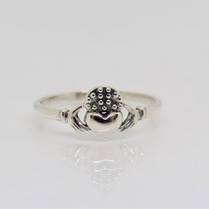 Vintage Claddagh Sterling Silver Ring Size 7