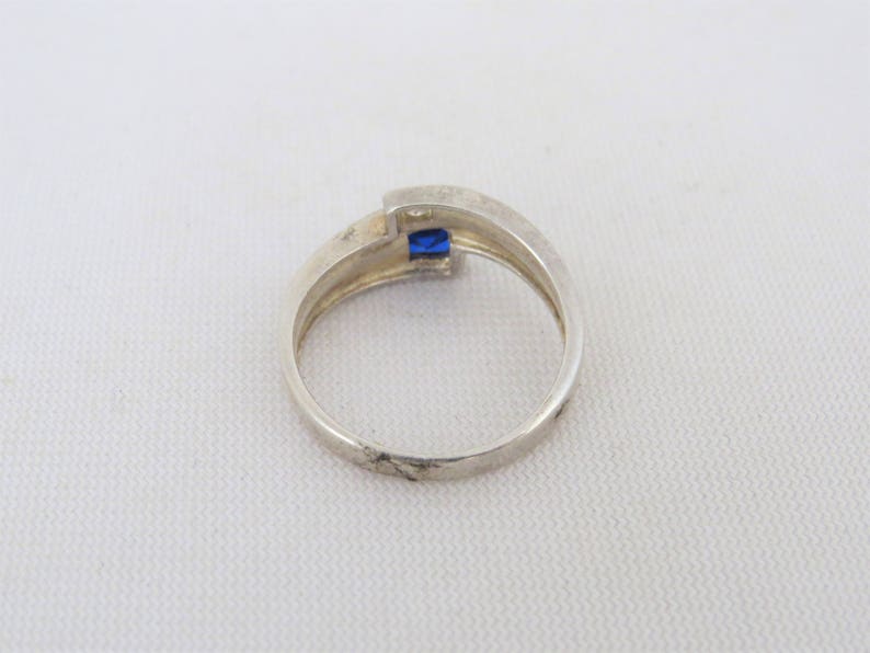 Vintage Sterling Silver Blue Sapphire /& White Topaz Ring Size 7