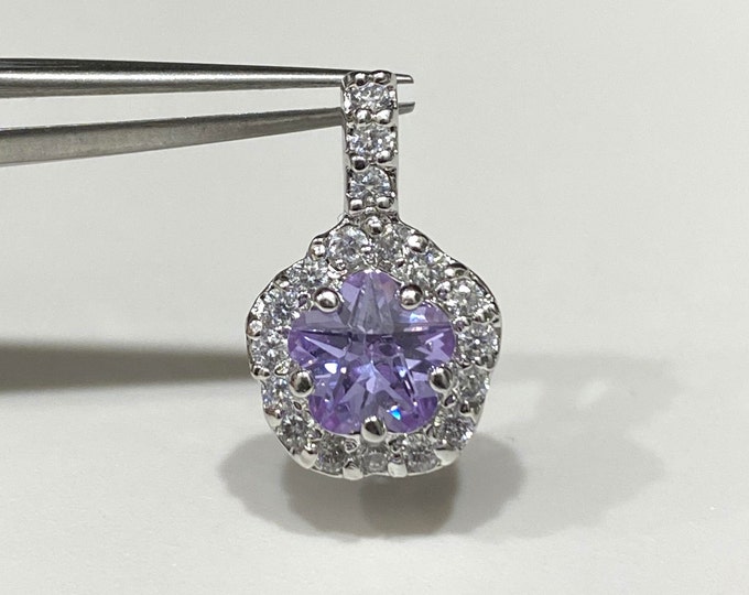 Vintage Sterling Silver Star cut Light Purple Amethyst & White Topaz Flower Pendant.