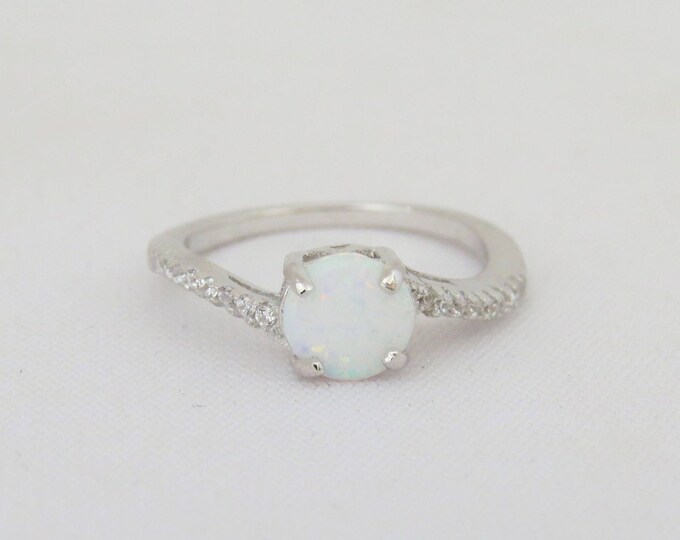 Vintage Sterling Silver Round cut White Opal & White Topaz Ring Size 7