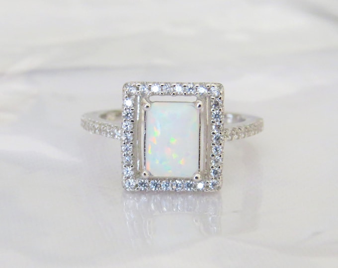 Vintage Sterling Silver White Opal & White Topaz Ring Size 9