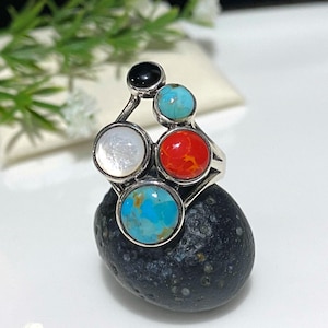 Vintage Sterling Silver Mixed Sones Ring.